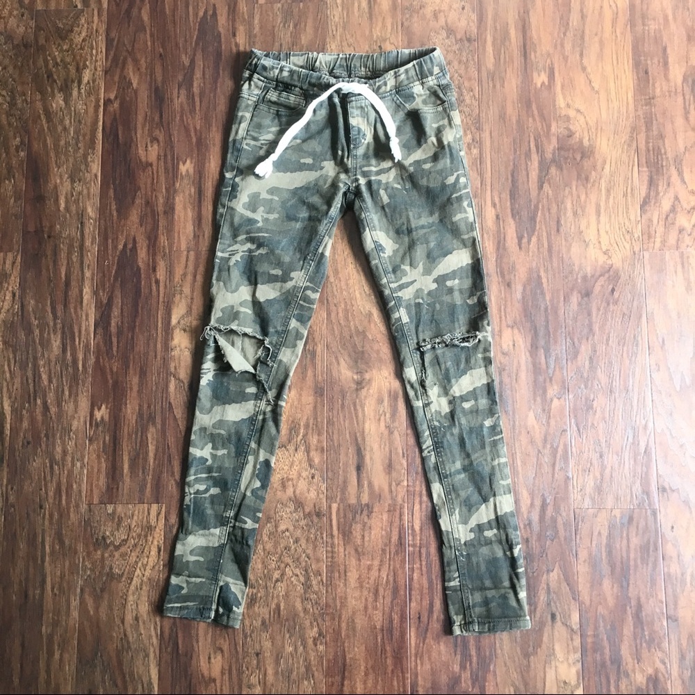 Camo Print Size Small Pants